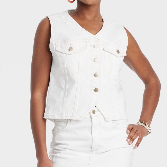 Universal Thread Tops - NWT! Women’s. Denim Vest.   Size M.  Color white